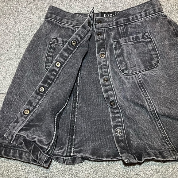 BDG Jean Mini Skirt Womens Size XS Black Front Snap Buttons Pockets - Picture 8 of 11